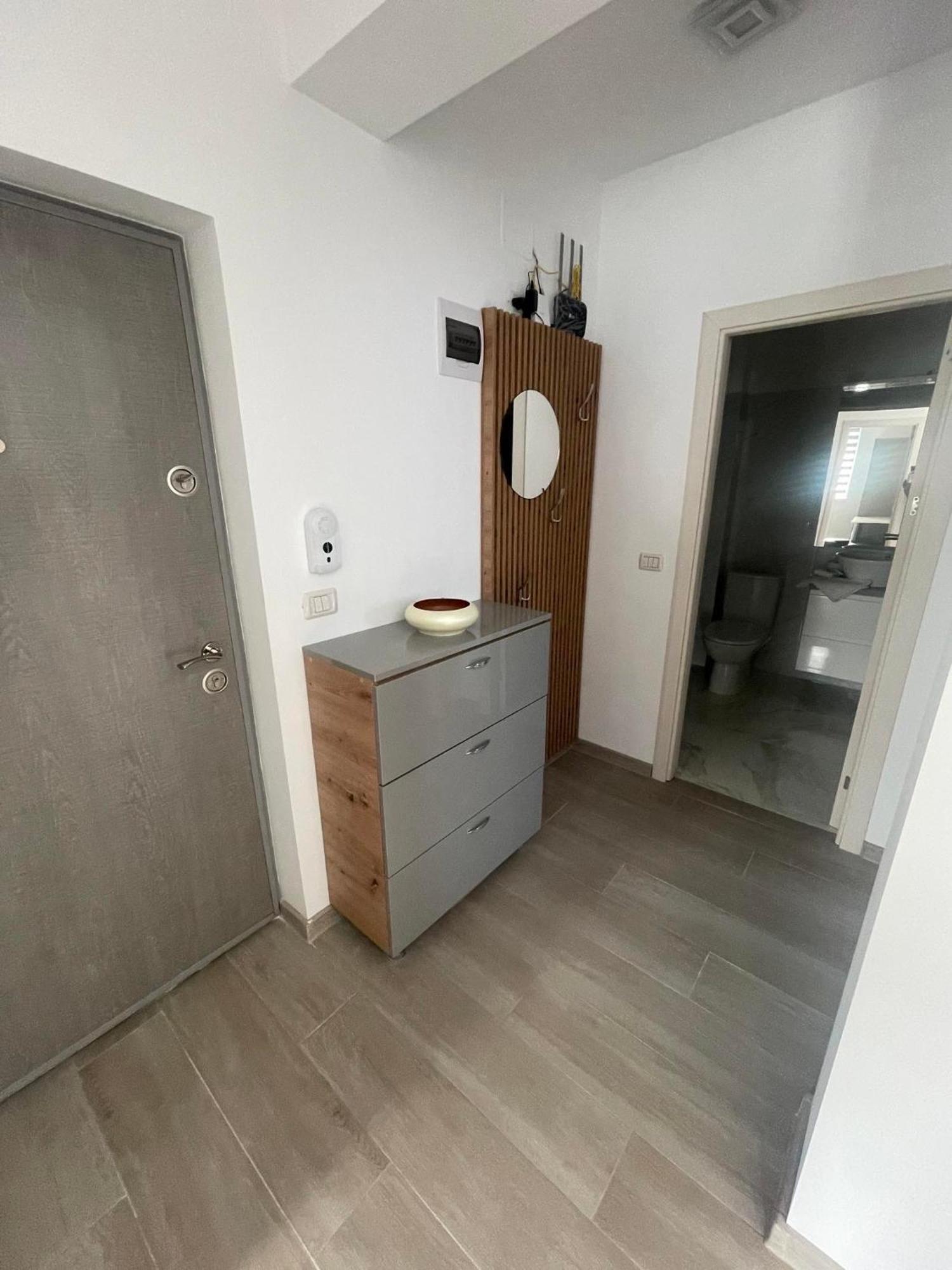 Luxury Apartment ピテシュティ エクステリア 写真