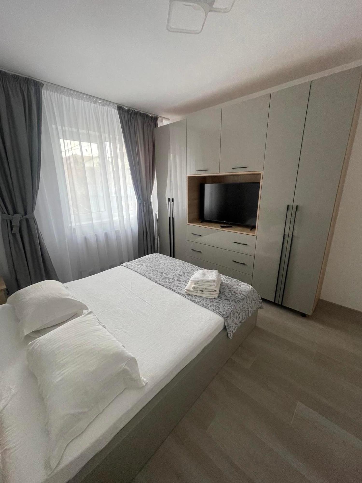 Luxury Apartment ピテシュティ エクステリア 写真